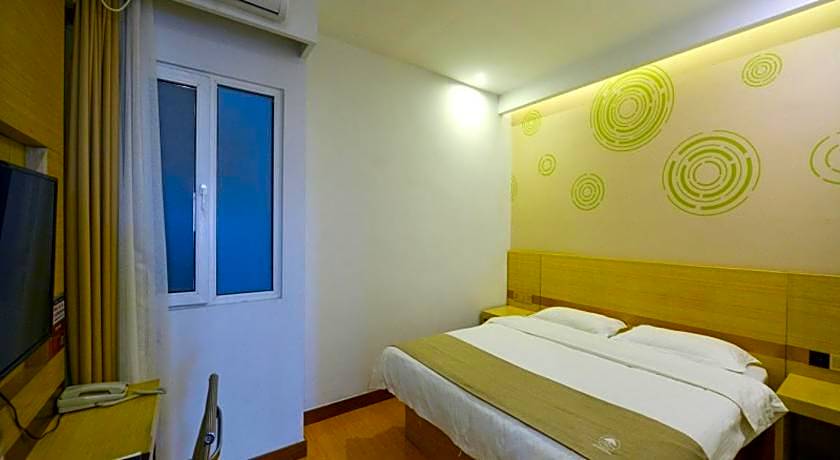 GreenTree Inn Dalian North Railway Station Express Hotel