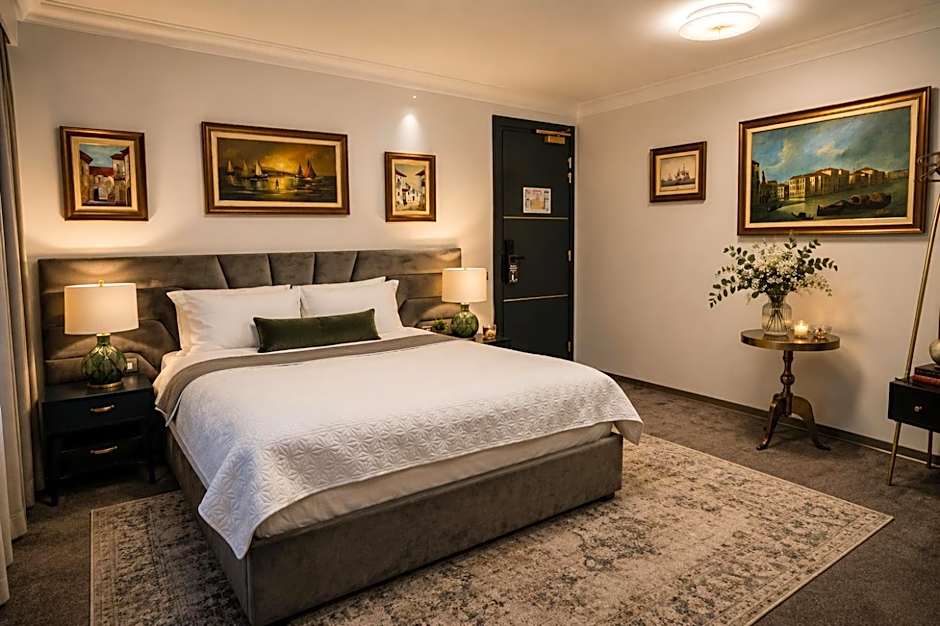 The Square Hotel