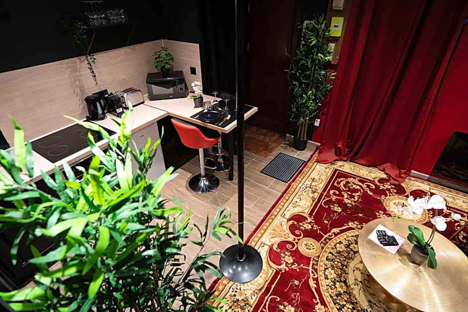 Capsule Secret - Jacuzzi - Netflix & Home cinéma - Jeux de couple - Barre de pole dance