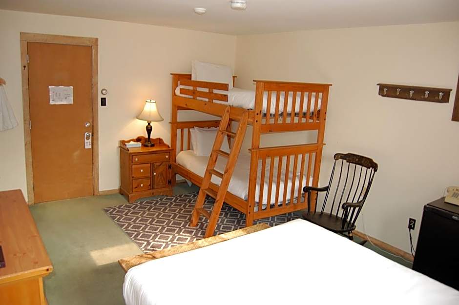 Summit Lodge