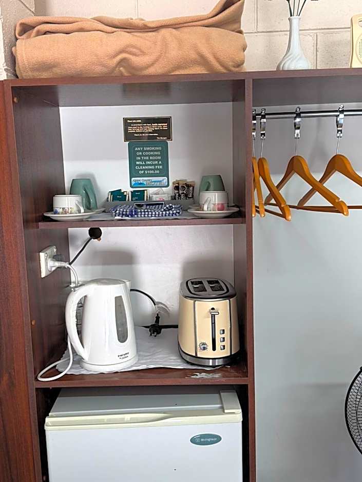 ALPINE COUNTRY MOTEL plus FREE COFFEE