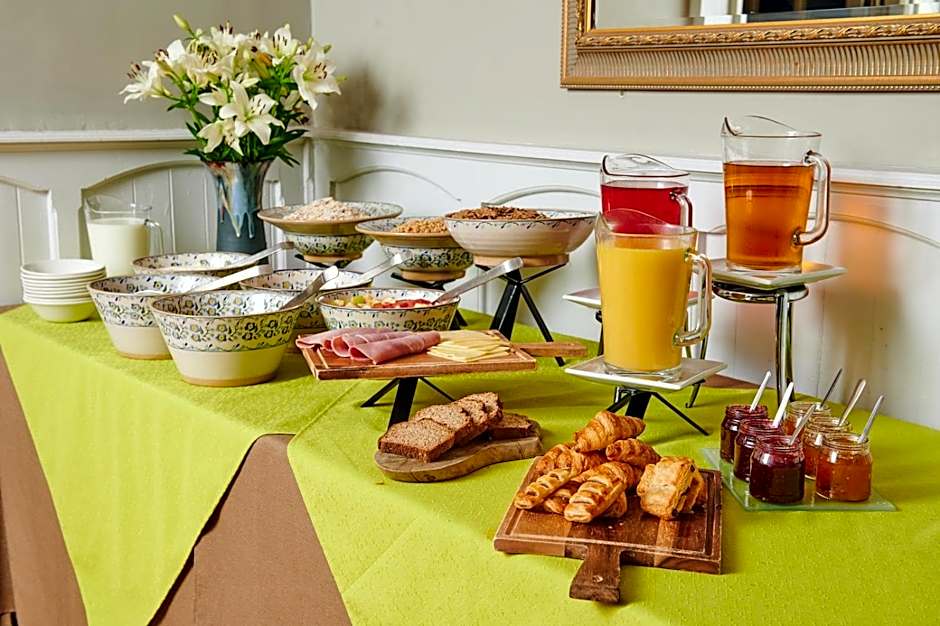 Hylands Burren Hotel