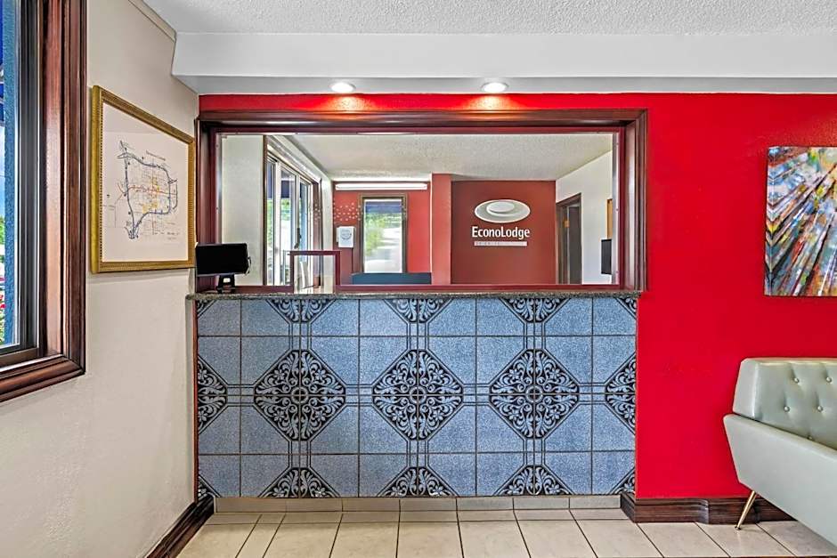 Econo Lodge Airport near Billy Graham Parkway