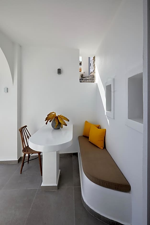 Allure Breeze Suites
