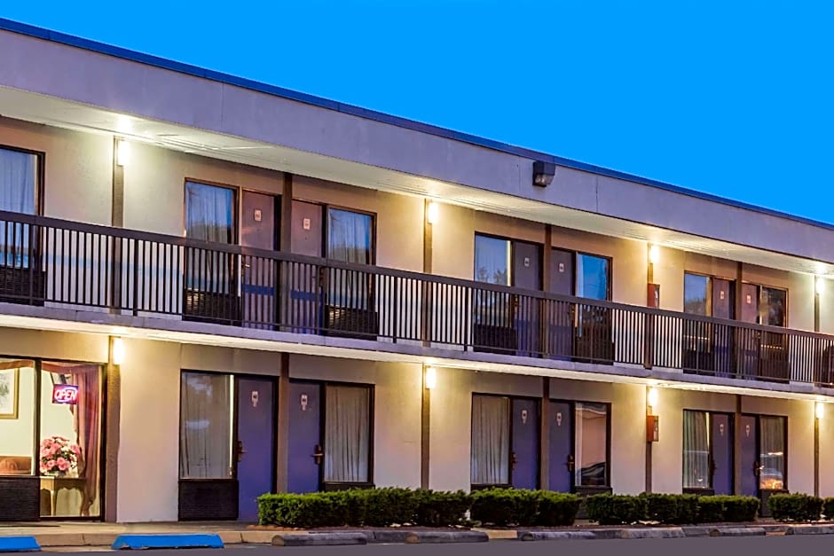 Knights Inn - Fredericksburg