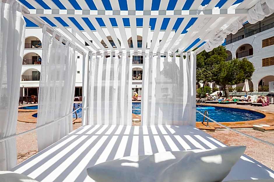 Aparthotel Puerto Cala Vadella