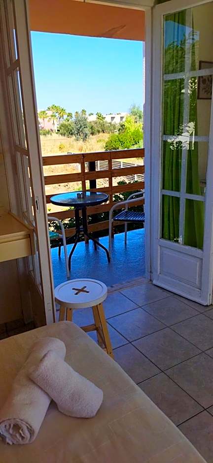 Cleo Rooms 250m from the beach