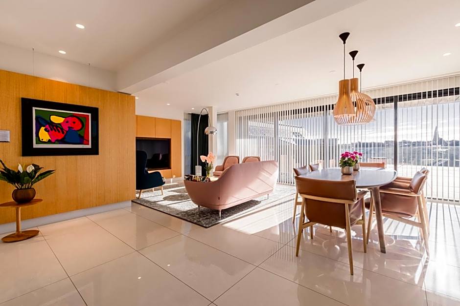 Black Pearl Apartment Hotel