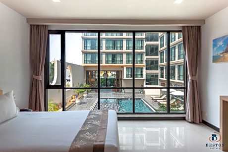 Superior King Room with Pool View