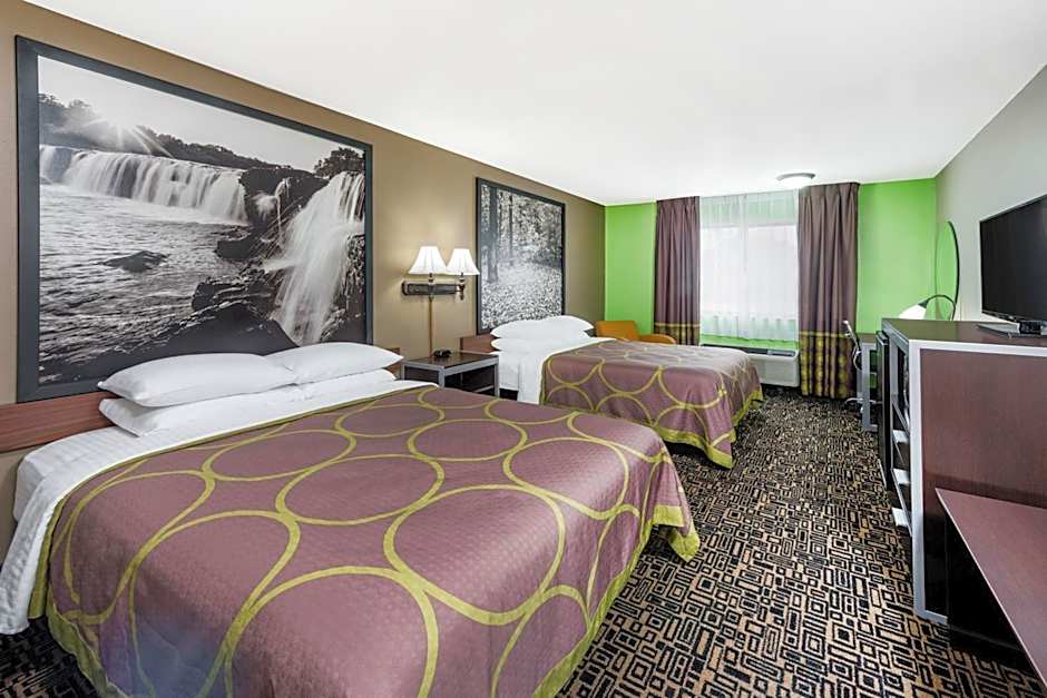 Super 8 by Wyndham Warrensburg