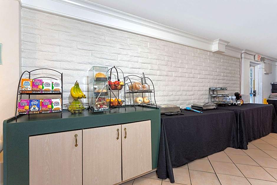 La Quinta Inn & Suites by Wyndham Pensacola