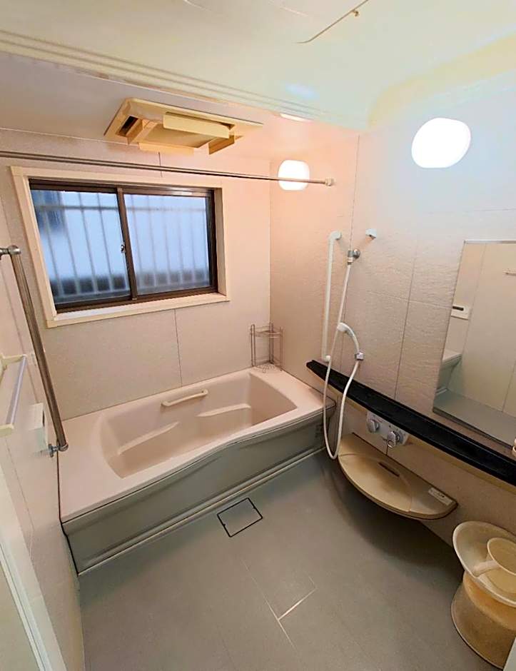 season guest house in nishi shinjuku 100 square meters, 4 bedrooms, 2 living rooms