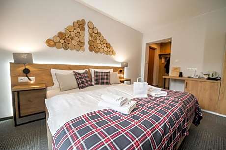 Superior Double Room with Balcony and Mountain View