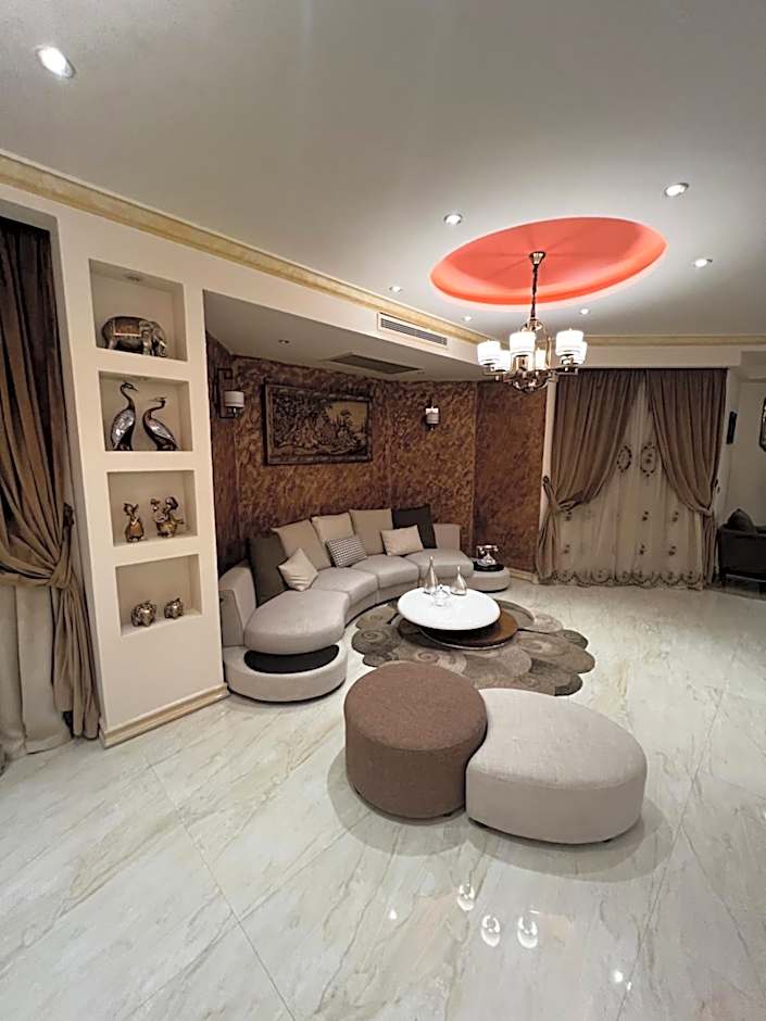 Super luxury flat near airport شقة سكنية قمة الفخامة والاتساع بقرب المولات التجارية و المطار