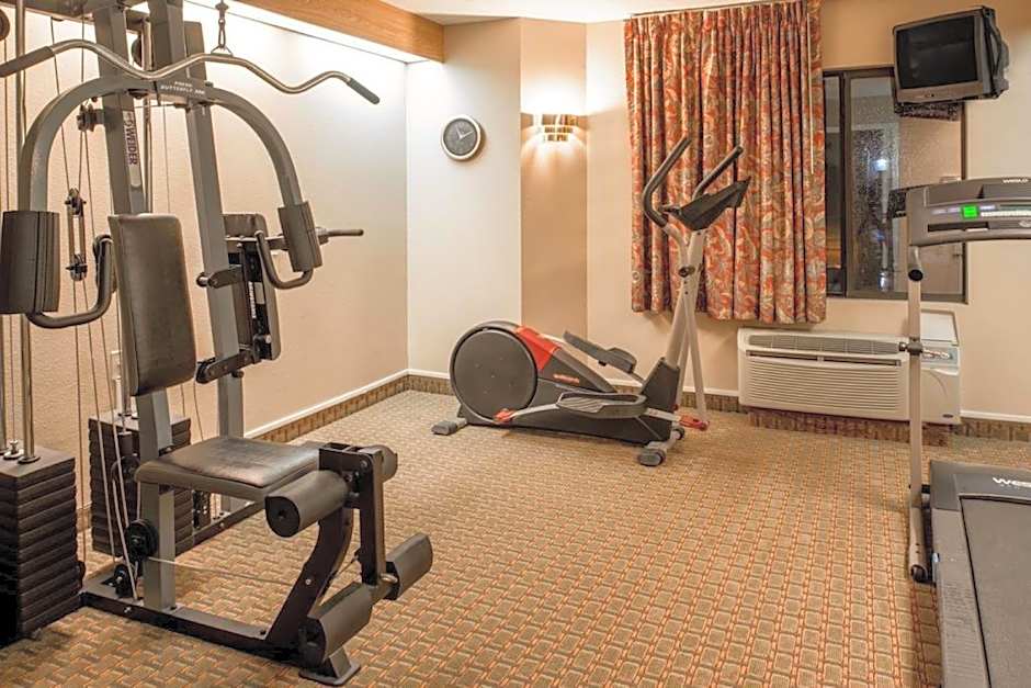 OYO Hotel Lincoln Airport NE, Hwy 80 – Lincoln, NE