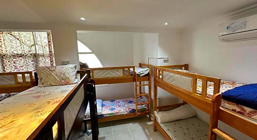 International-Abu Dhabi Hostel Villa
