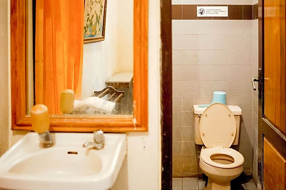 My Cafe Hotel near UGM Yogyakarta Mitra RedDoorz