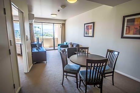 Suite-1 Queen Bed, Non-Smoking, Mountain View, High Speed Internet Access, Balcony, Cable Tv