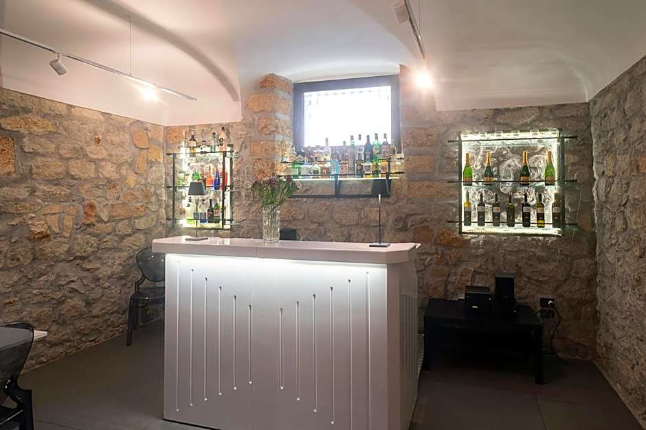 Hotel Tonic