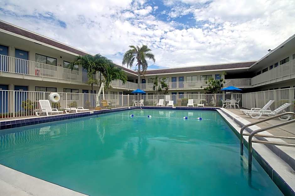 Motel 6 Dania Beach