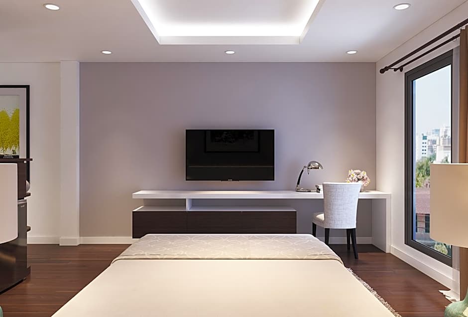 HA NOI HOTEL near Tan Son Nhat Airport - FREE Airport Pick-Up and Drop-Off Available 24 Hours a Day