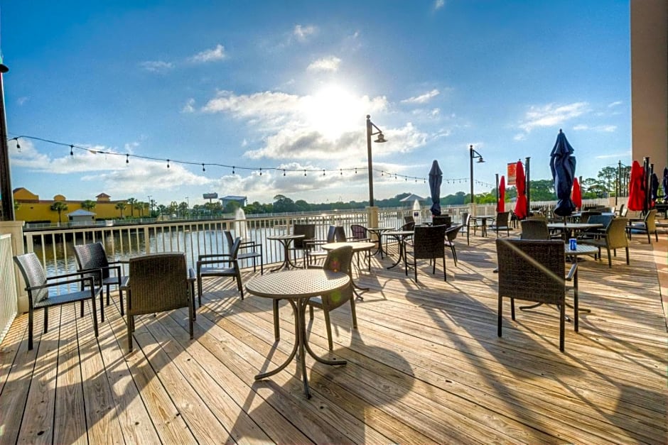 Laketown Wharf 1035 By Aneliya