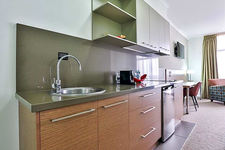 Indulge Apartments - Ontario