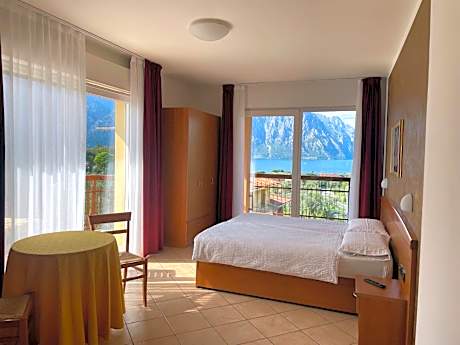 Triple Room with Lake View