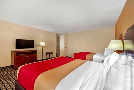 2 Queen Beds, Suite, Nonsmoking, Upgrade