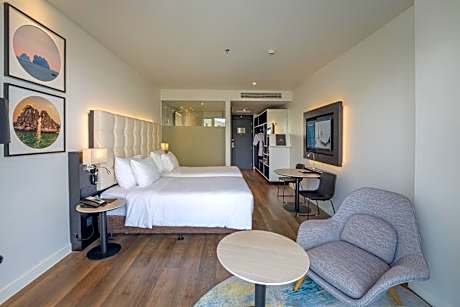 Deluxe Twin Room with City View - Non-Smoking