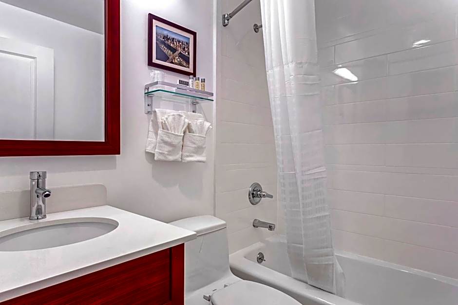 Avion Inn Near LGA Airport, an Ascend Collection Hotel