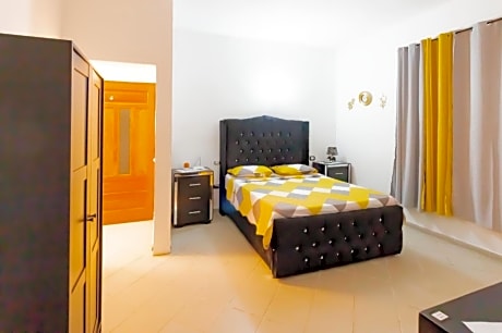 Queen Studio (2 Adults)