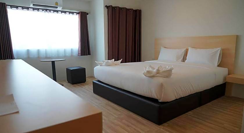 The charlotte smart hotel lopburi