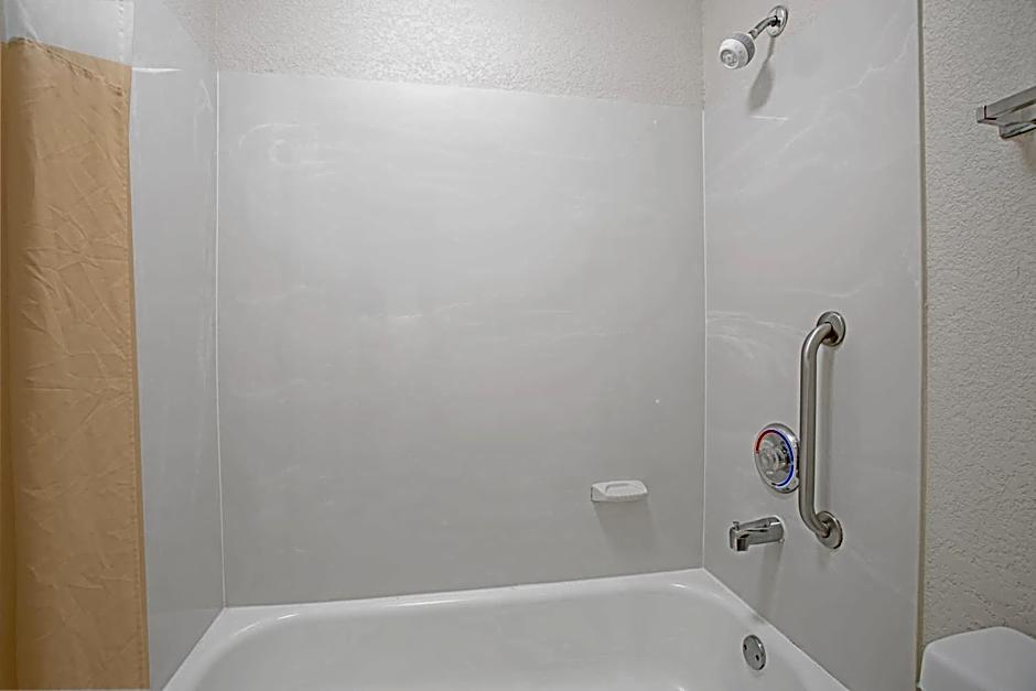 Days Inn by Wyndham Greenville