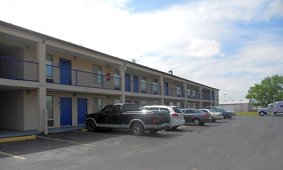 Executive Inn & Suites - Covington