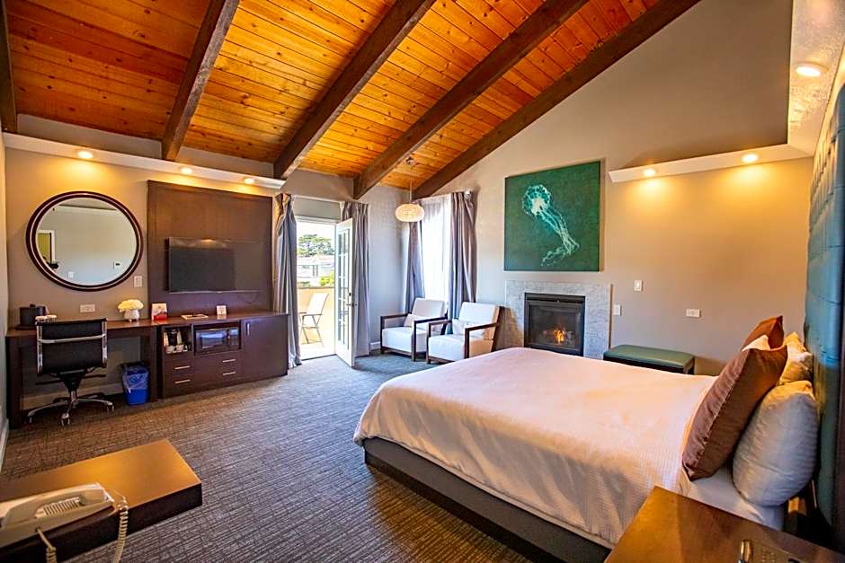 Munras Inn