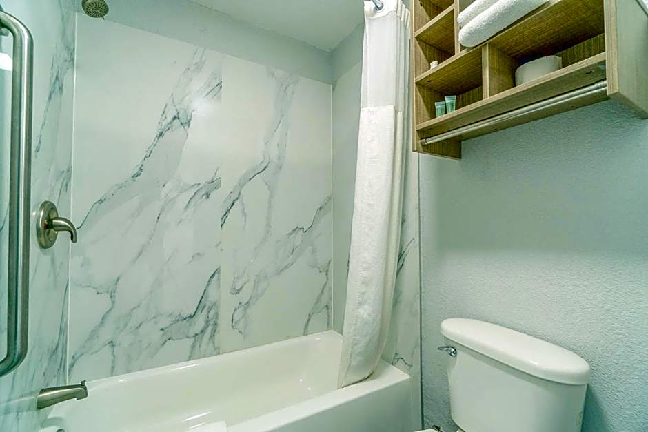 Pleasanton Executive Inn By OYO