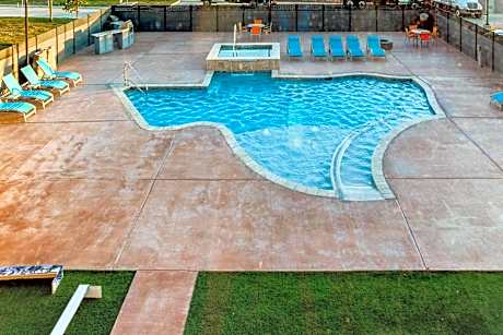 La Quinta Inn & Suites by Wyndham San Antonio Alamo City