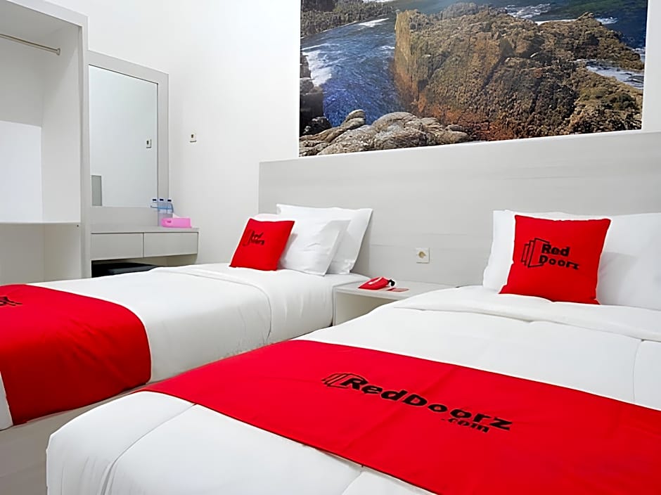 RedDoorz near Mataram University