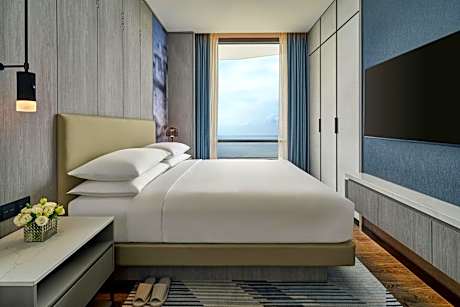 One-Bedroom Residential King Suite with Fold-Out Chair