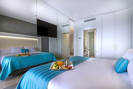 King Suite with Kitchenette (2 Adults + 2 Children)