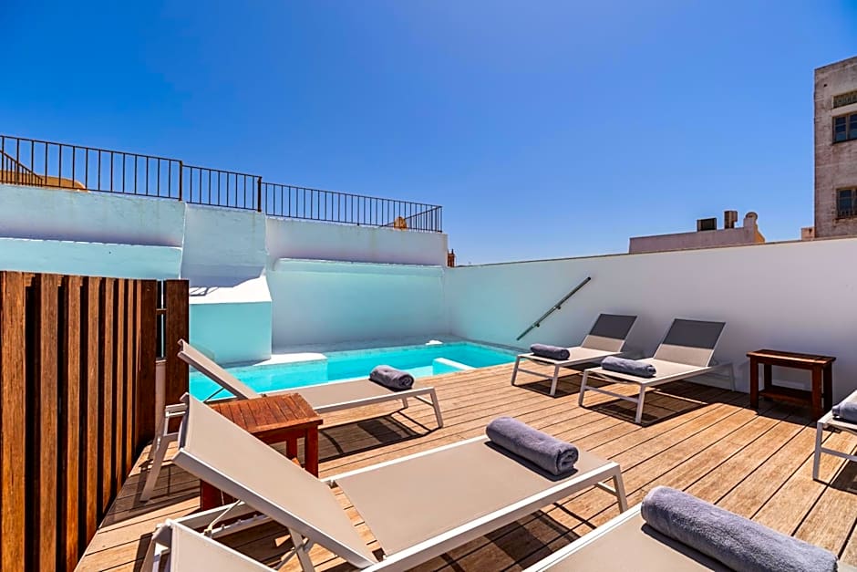 Aristoy - by Grupo Tribu