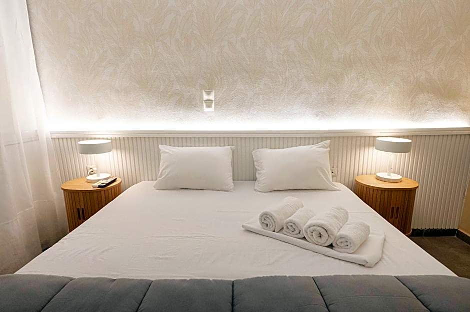 LUX Hotel 5 mins walk from port of Piraeus and metro station