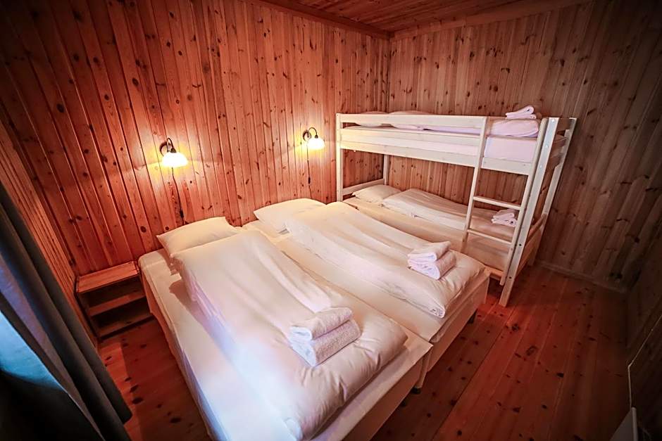 Vesterland Feriepark Hytter, hotell og leikeland