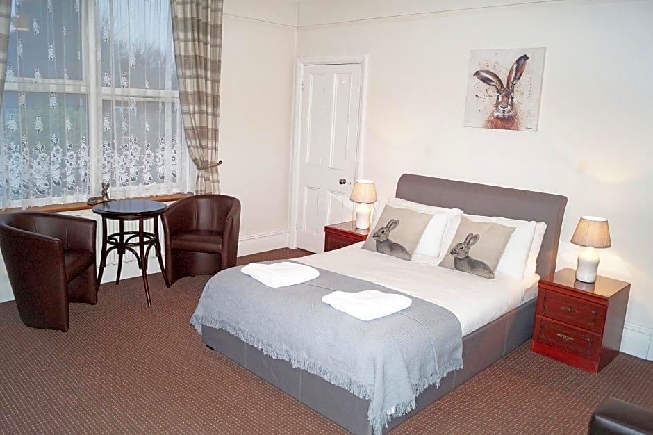 Ricky Road Guest House - Premium