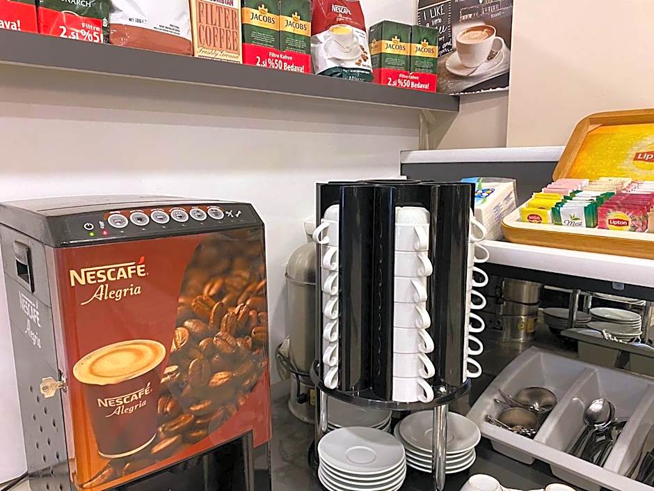 Magnaura House Hotel