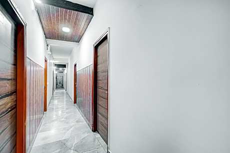 Super Hotel O DTU Main Gate Delhi