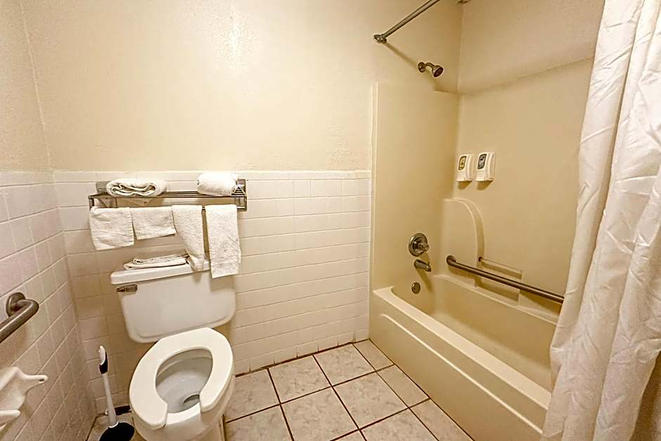 Super Inn & Suites by OYO Milledgeville