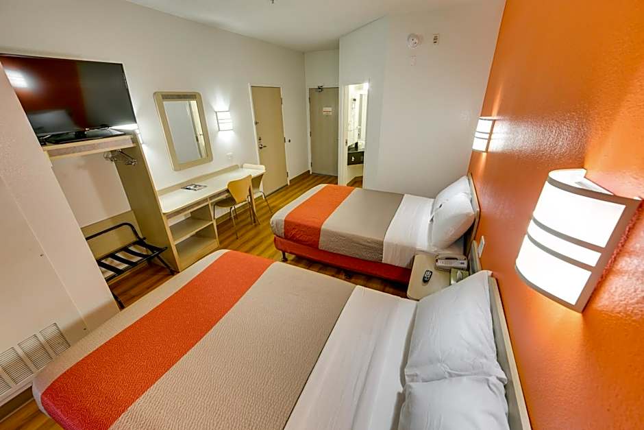 Motel 6-Brampton, ON - Toronto