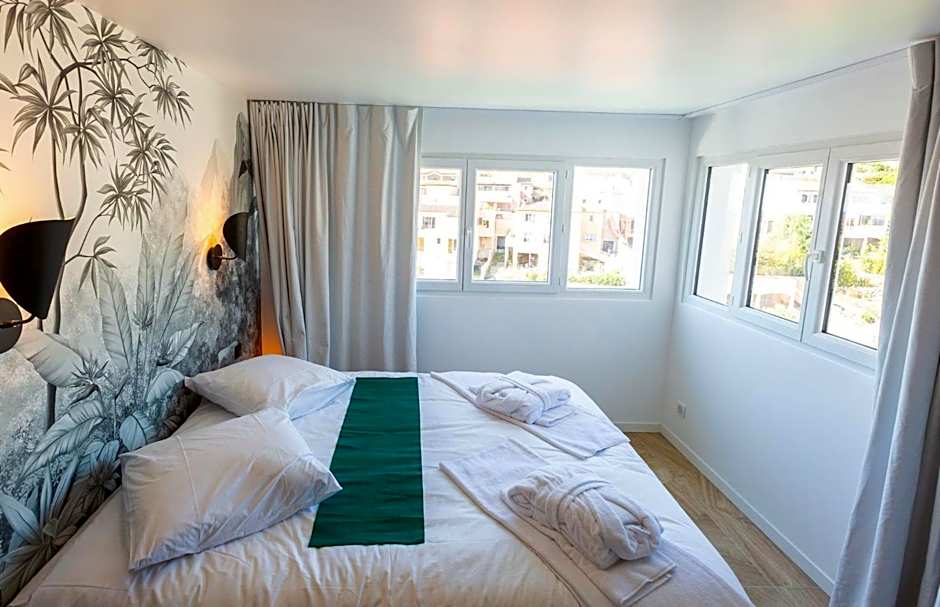 Love Room du Mont d'Or - Baignoire SPA - Minibar offert